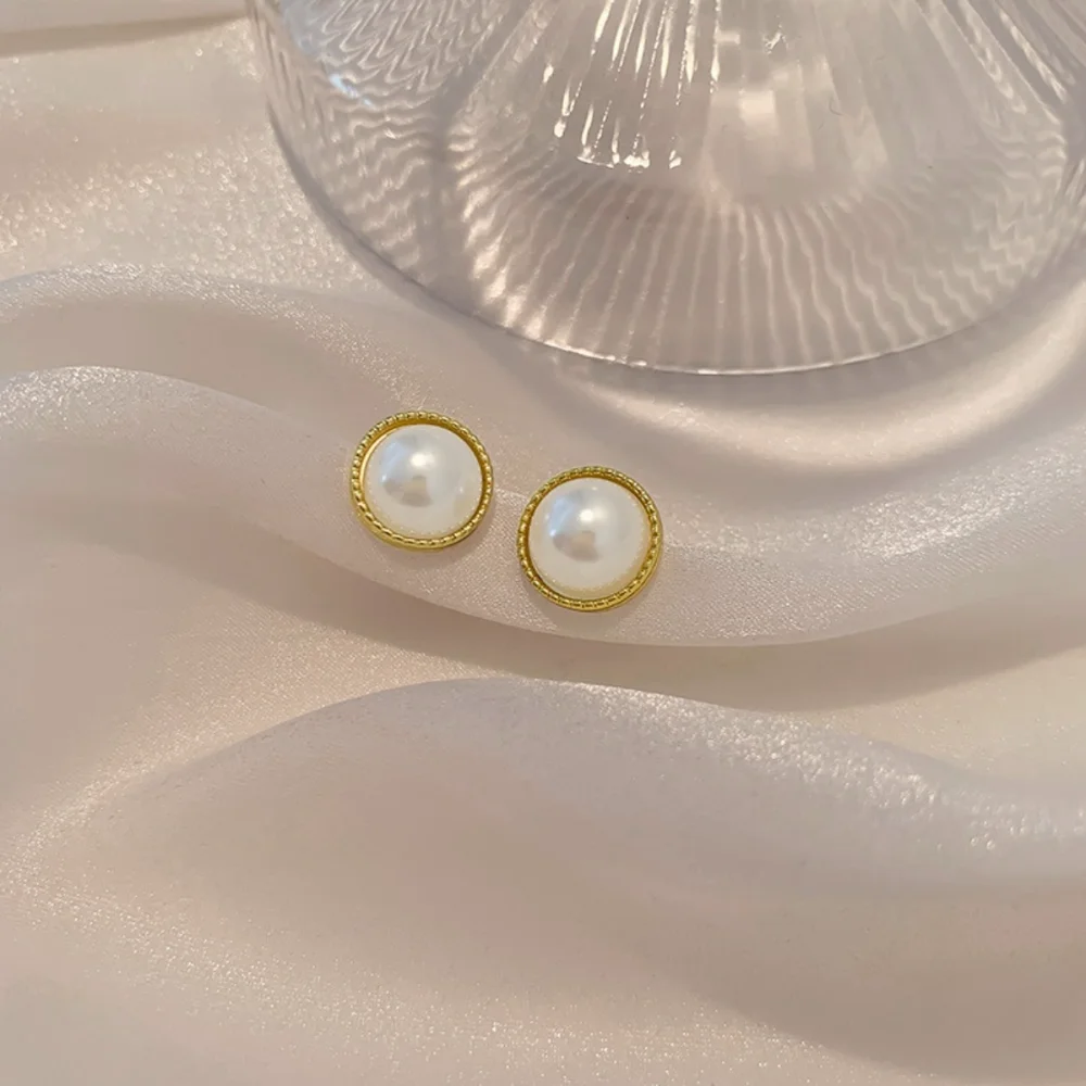 Classic Pearl Round Stud Earrings wholesale product image