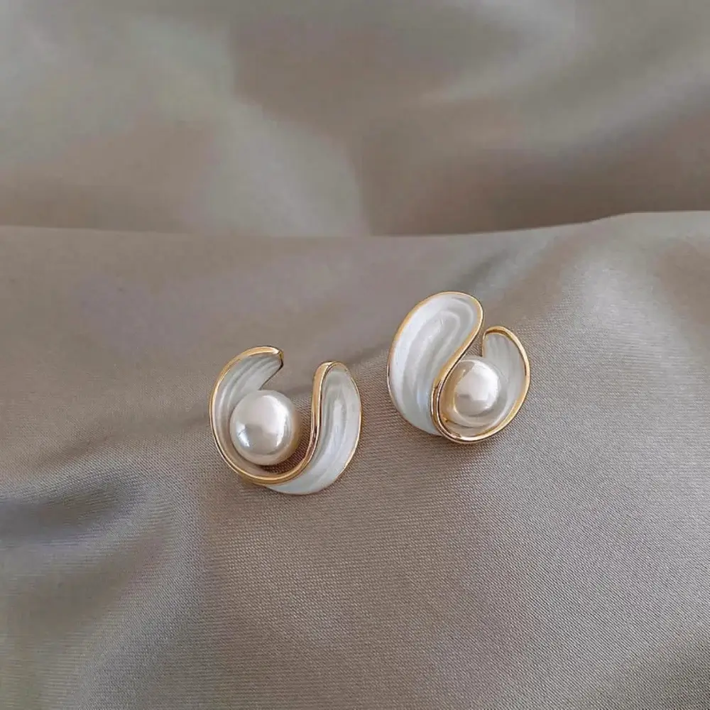 Pearl Shell Spiral Stud Earrings wholesale product image