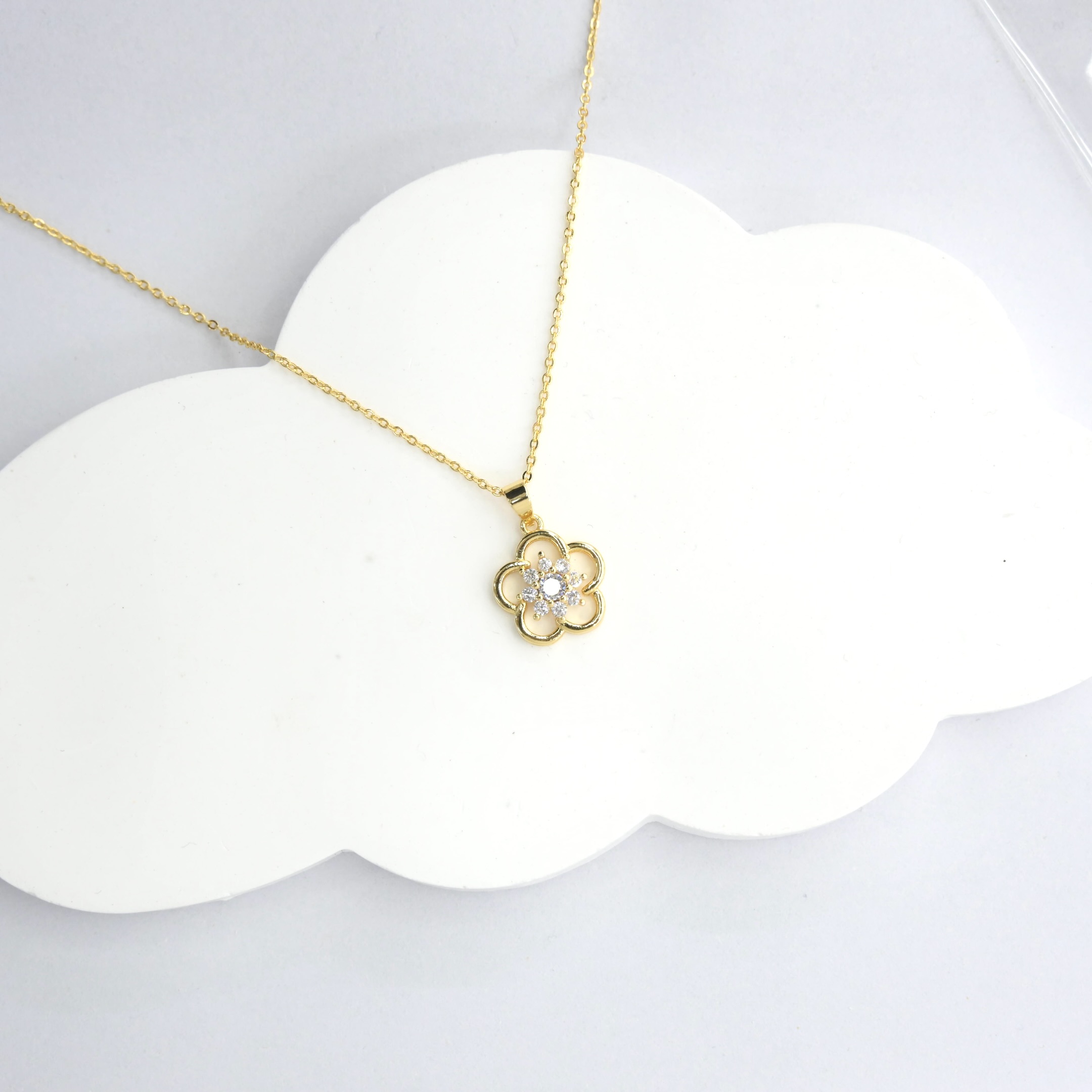 Gold flower crystal pendant necklace wholesale