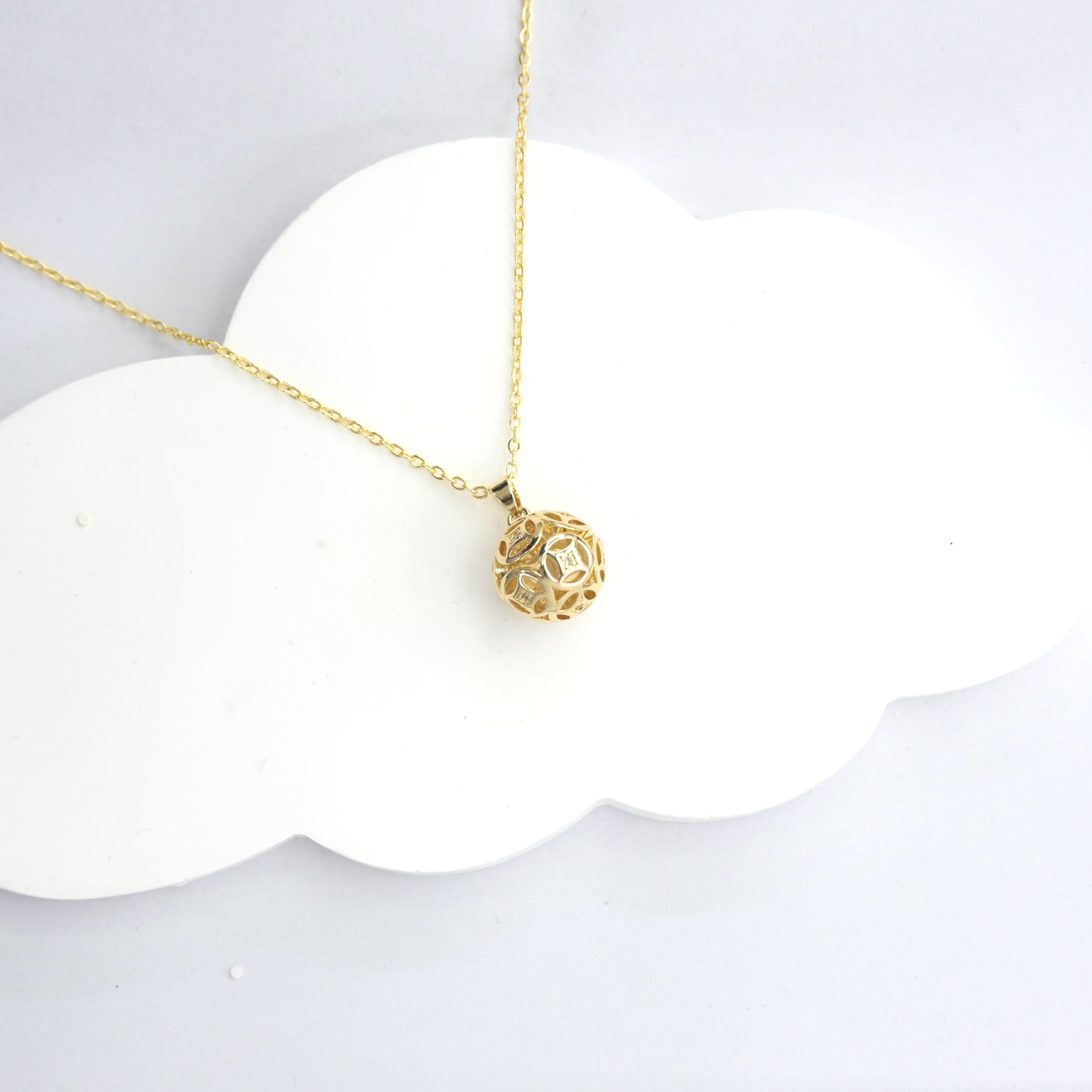 Gold openwork ball pendant necklace wholesale